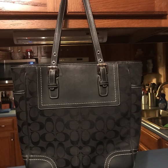 Coach purse in very good condition dark brown - Picture 4 of 4